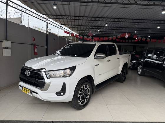 TOYOTA HILUX 2.8 D-4D TURBO DIESEL CD SRV 4X4 AUTOMÁTICO